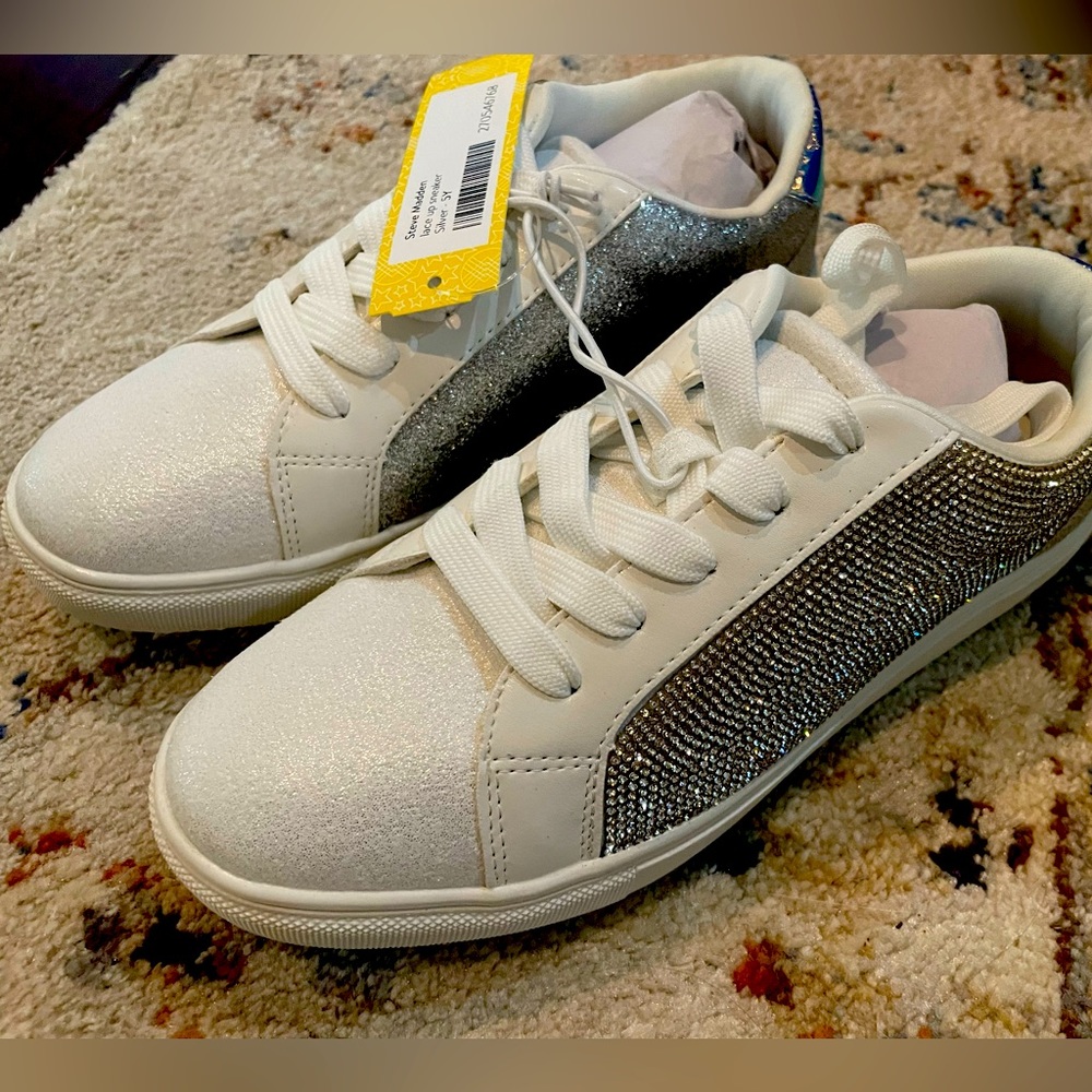 Girls Steve Madden sneakers nwt size 5